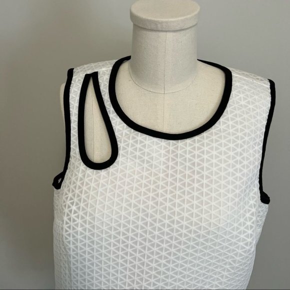 NWT BCBGeneration Blouse Cut Out Neckline - Picture 3 of 12